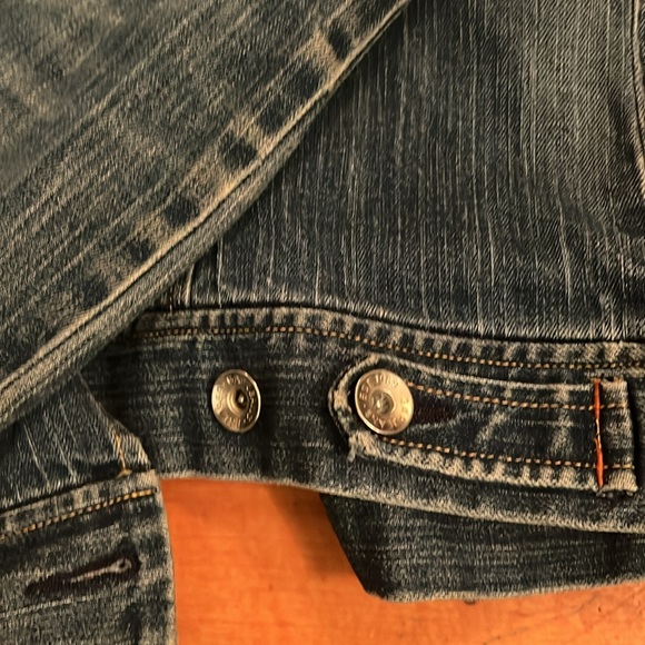 Gap size medium jean jacket. Denim, classic, coastal, preppy, classic. - Picture 7 of 8